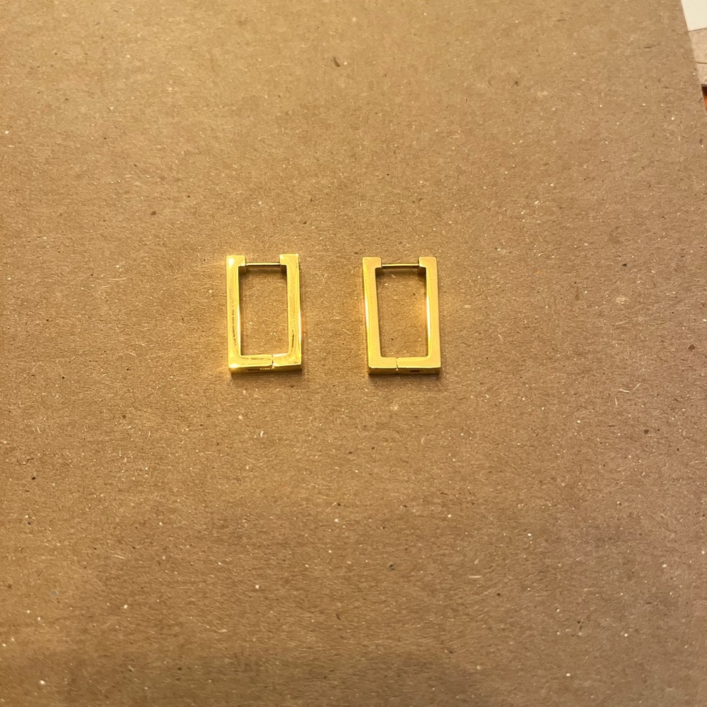 Vivori Jewelry. Gold Terra Geometric Gold Earrings.